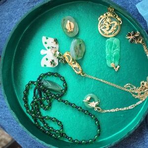 Elegant Green and Gold Jewelry Set
